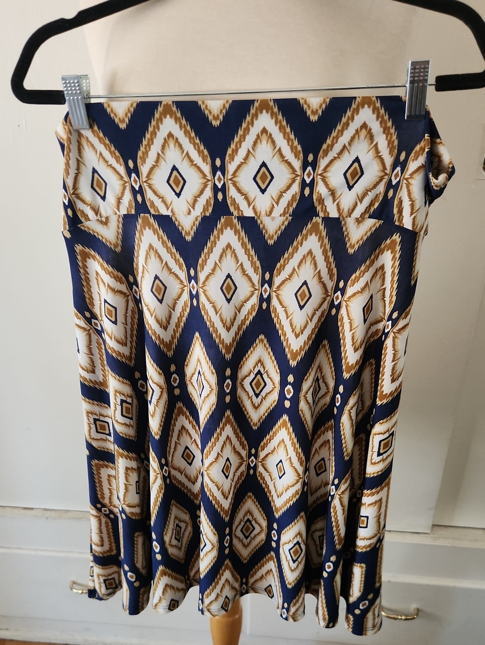 LuLaRoe Navy, White & Tan Geometric Circle Skirt